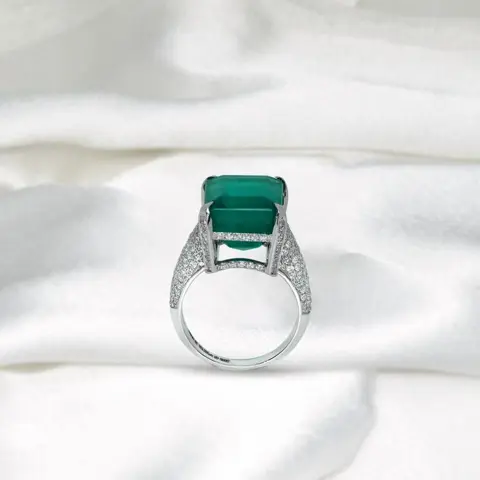 No Reserve Price-18K 13.35 Ct Natural Intense Bluish Green Minor oiled Emerald & 1.82 Ct Diamonds - 18 karaat Witgoud - Ring - 13.35 ct Smaragd - Diamanten, IGI-gecertificeerd