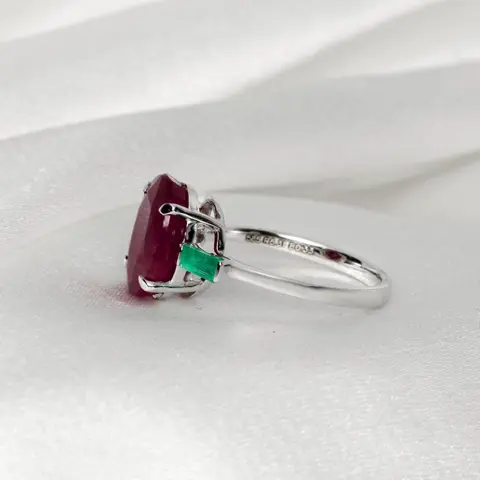 No Reserve Price-5.31 Ct Natural No Heated Ruby & 0.33 Ct Natural Green Emeralds - 14 karaat Witgoud - Ring Robijn - Smaragden, IGI gecertificeerd