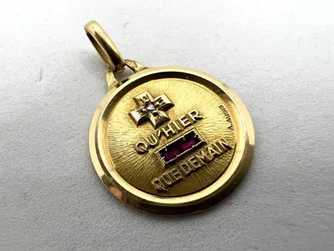 NO RESERVE - A. Augis - 18 karaat Geel goud - Hanger Diamant - Robijnen