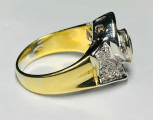 18 karaat Geel goud - Ring - 0.90 ct Saffier - Diamanten