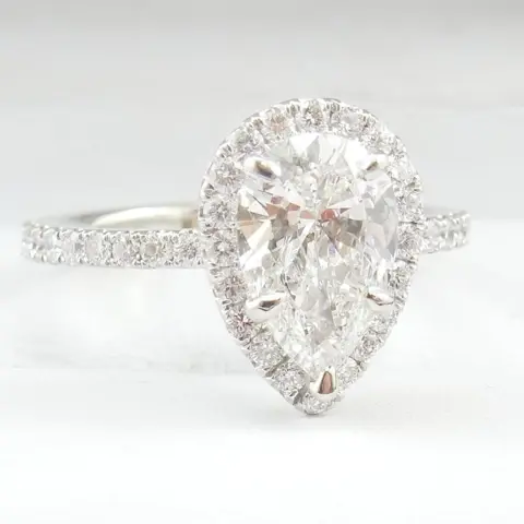 GIA certified 1.19CTW diamonds I/SI1 Pear cut 1.01CT center stone and 0.18CT VS clarity side stones - 18 karaat Witgoud - Ring