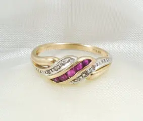 Geel goud - Ring - 0.31 ct Robijn - Diamanten