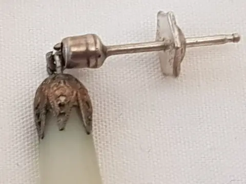 Oorhangers.stekers uit de jaren vijftig vorige eeuw met pegels van maansteen - 835 Zilver - Oorbellen