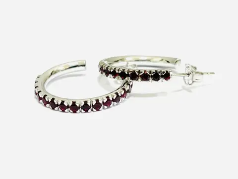 Astralia - 18 karaat Witgoud - Oorbellen - 1.50 ct Robijn