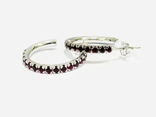 Astralia - 18 karaat Witgoud - Oorbellen - 1.50 ct Robijn