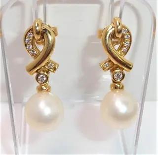 Goldschmiede-Signé - 18 karaat Geel goud - Oorbellen - 0.25 ct - 2 Zuidzee parels 9,7-9,8 mm