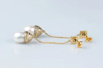18 karaat Geel goud - Oorbellen Zoetwater parel - Diamanten