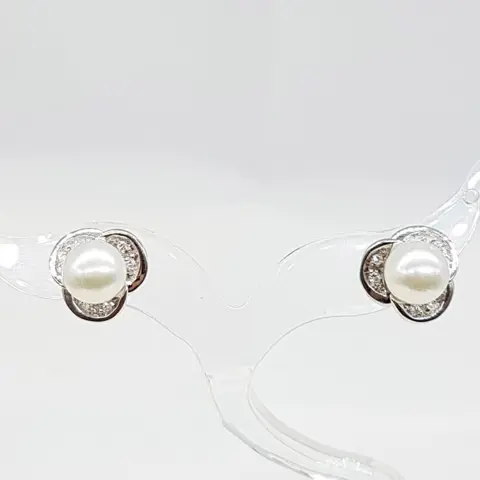 Mikawa - 18 karaat Witgoud - Oorbellen - 5.01 ct Akoya parel - Diamanten