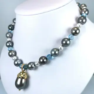 Pearl choker Ø 11x12 mm - Huge pendant Ø 16x20 mm - 18 karaat Akoya parels, Geel goud, Tahitiaanse parels - Collier met hanger - Diamanten, Topaas