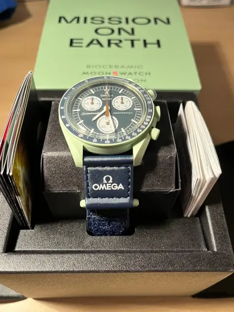 Swatch - Omega Moonswatch - Mission on Earth - SO33G100 - Unisex - 2011-heden