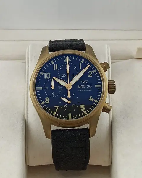 IWC - Pilot’s Watch Chronograph “10 Years Of Mr Porter” - IW387907 - Heren - 2011-heden