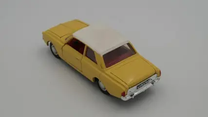 Dinky Toys - 1:43 - Ford Taurus
