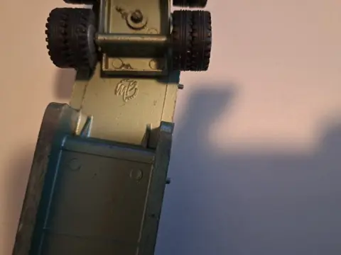 MP France - 1:43 - Legertruck - Jaren 60