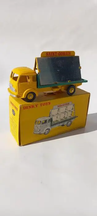 Dinky Toys - 1:43 - ref. 3 C Simca Cargo Miroitier "St Gobain"