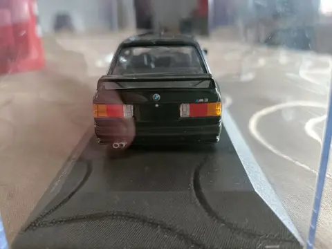 Minichamps - 1:43 - BMW M 3 E 30 - Gelimiteerd tot 4032 stuks