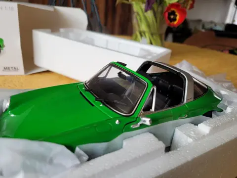 Schuco - 1:18 - Porsche 911 S Targa