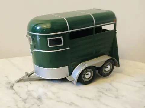 Motor city classics - 1:18 - Horse trailer