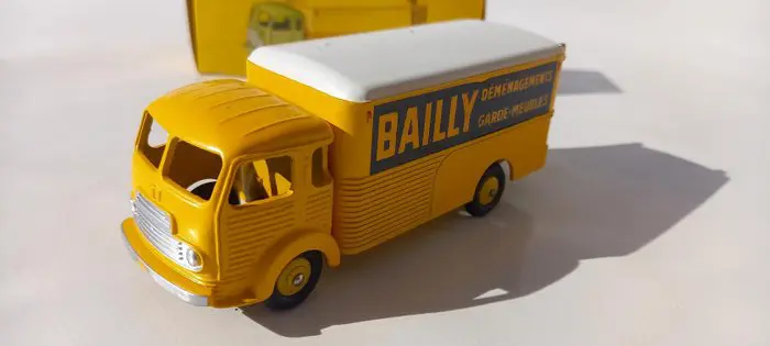 Dinky Toys - 1:43 - ref. 33AN Simca Cargo "BAILLY" Déménagements