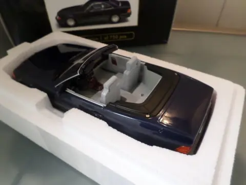 KK - Scale - 1:18 - Mercedes - Benz500 SL /// W129///Limited Edition ,,, 1 of 750 pcs