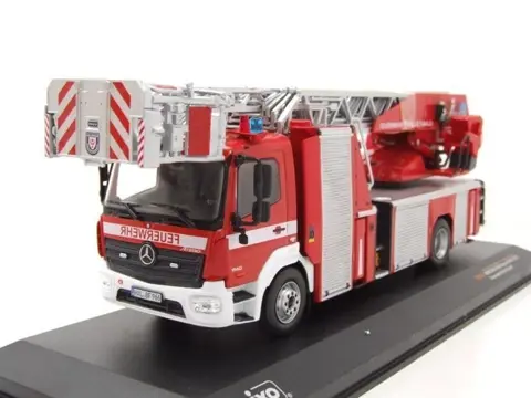 IXO - 1:43 - Mercedes Benz Atego DLK 23/12 - Metz Feuerwehr Halle/Saale, TRF024