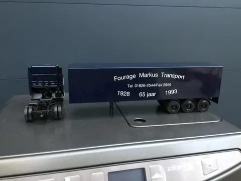 Lion Toys - 1:50 - Lion Car Daf 3600 SpaceCab H Markus