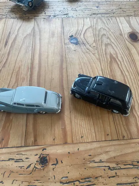 Dinky Toys - 1:43 - Austin Taxi, Rolls Royce Silver Wraith