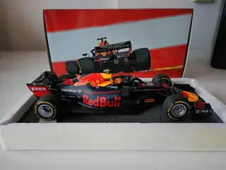 Minichamps - 1:18 - Aston Mertin Red Bull Racing - Tag Heuer RB14