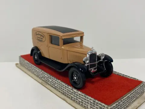 Dubray - 1:43 - Citroën C4 Commercial Varem Boulangerie du Vieux Port Marseille