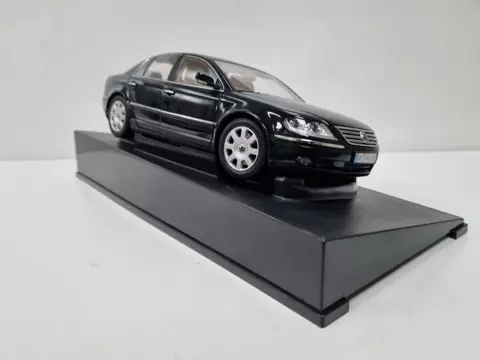 Autoart - 1:18 - Volkswagen Phaeton W12