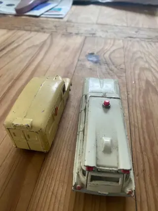 Dinky Toys - 1:43 - Daimler Ambulance, Superior Criterion Ambulance