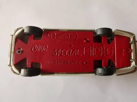 AMR - 1:43 - Daimler Double Six