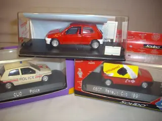 Provence Moulage/Norev + Univeral Hobbies + Verem + Solido + BBurago: 17 stuks in totaal - 1:43 - Renault Clio GTC Concept Car + Clio II Phase 2 RS Chromé + Clio IV RS + divers: (17 stuks in totaal)