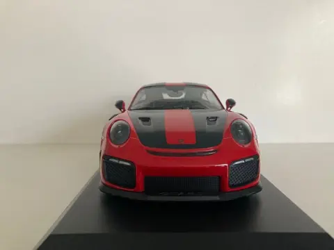 Minichamps - 1:18 - Porsche 911 (991 II) GT2 RS - Weissach Package 2018