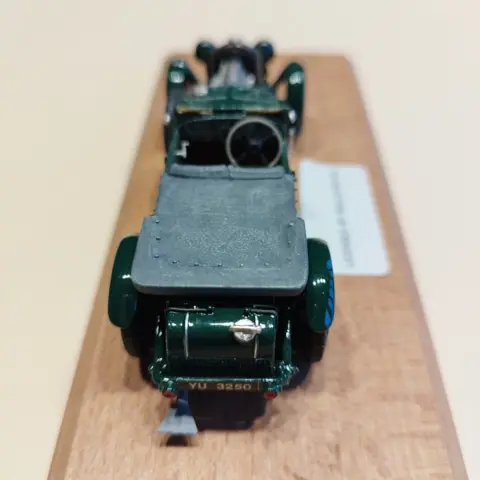 Top Marques - 1:43 - Bentley B2