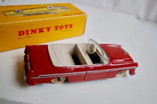 Dinky Toys - 1:43 - Chrysler New Yorker 1955
