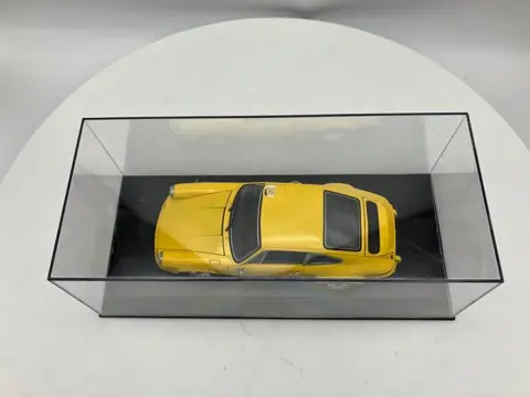 Jouef Evolution (Revell) - 1:18 - Porsche 911 RS 2.7 L 1973
