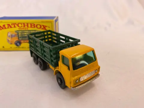 Matchbox - 1:64 - Stake Truck Nr. 4