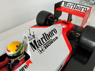 Kyosho - 1:8 - Mclaren MP4/4 - Formule 1 - Ayrton Senna - 1988