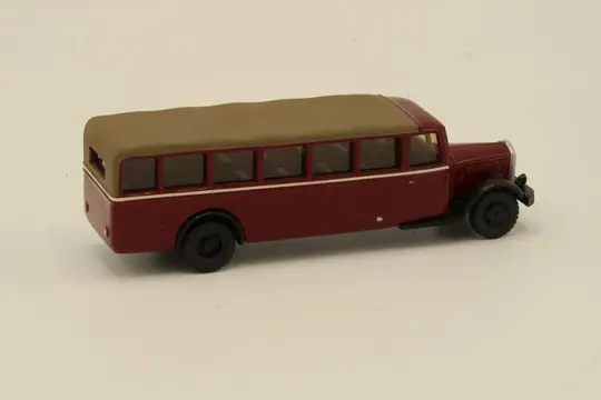 Diverse - 1:87 - Verzameling van 10 modellen van bussen waaronder een zeldzaam MB-model van V&V