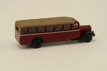 Diverse - 1:87 - Verzameling van 10 modellen van bussen waaronder een zeldzaam MB-model van V&V