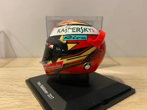Spark - 1:5 - Arai - Bell - Kimi Räikkönen Helmen Pack 2012 en 2017