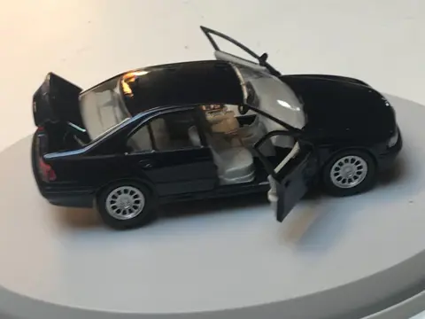 NZG, Gama, Schabak, Cararama - 1:43 - 8 modells BMW Serie 5, M3, Z4, Porsche Speedster, Cabrio, 924