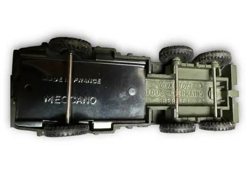 Dinky Toys - 1:50 - Camion Grue dépannage Berliet avec grutier ref. 826 Made in France Meccano