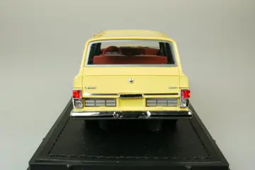 Top Marques - 1:43 - Jeep Grand Wagoneer - 1979 - 1 van 500 stuks