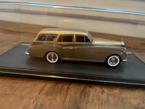Matrix - 1:43 - Rolls Royce - Silver Cloud Harold Radford Estate