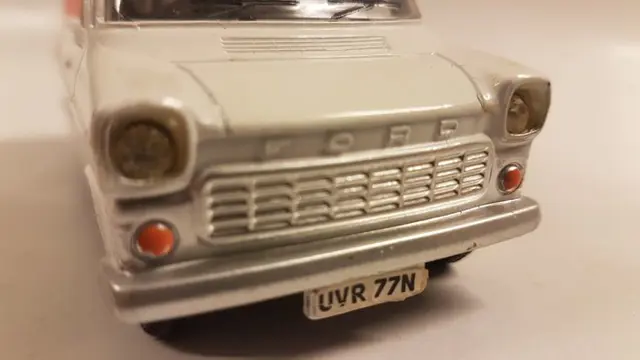 Dinky Toys - 1:43 - ref. 272 Ford Transit Police Accident Unit - Nieuwstaat in doos