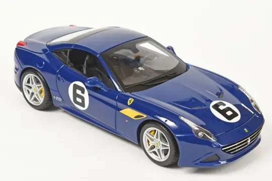Bburago Ferrari 70th Anniversary Collection - 1:18 - Ferrari California T #6
