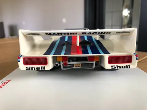 TrueScale Miniatures - 1:18 - Porsche 936/76 1976