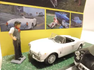 Code 3 - 1:43 - Alfa Romeo Spider-Citroen DS Présidentielle uit de Film " The Day of The Jackal" - Movie Car