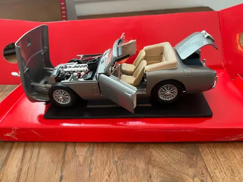 Road Signature Collection - 1:18 - Aston Martin - DB2-4 Mark III 1958